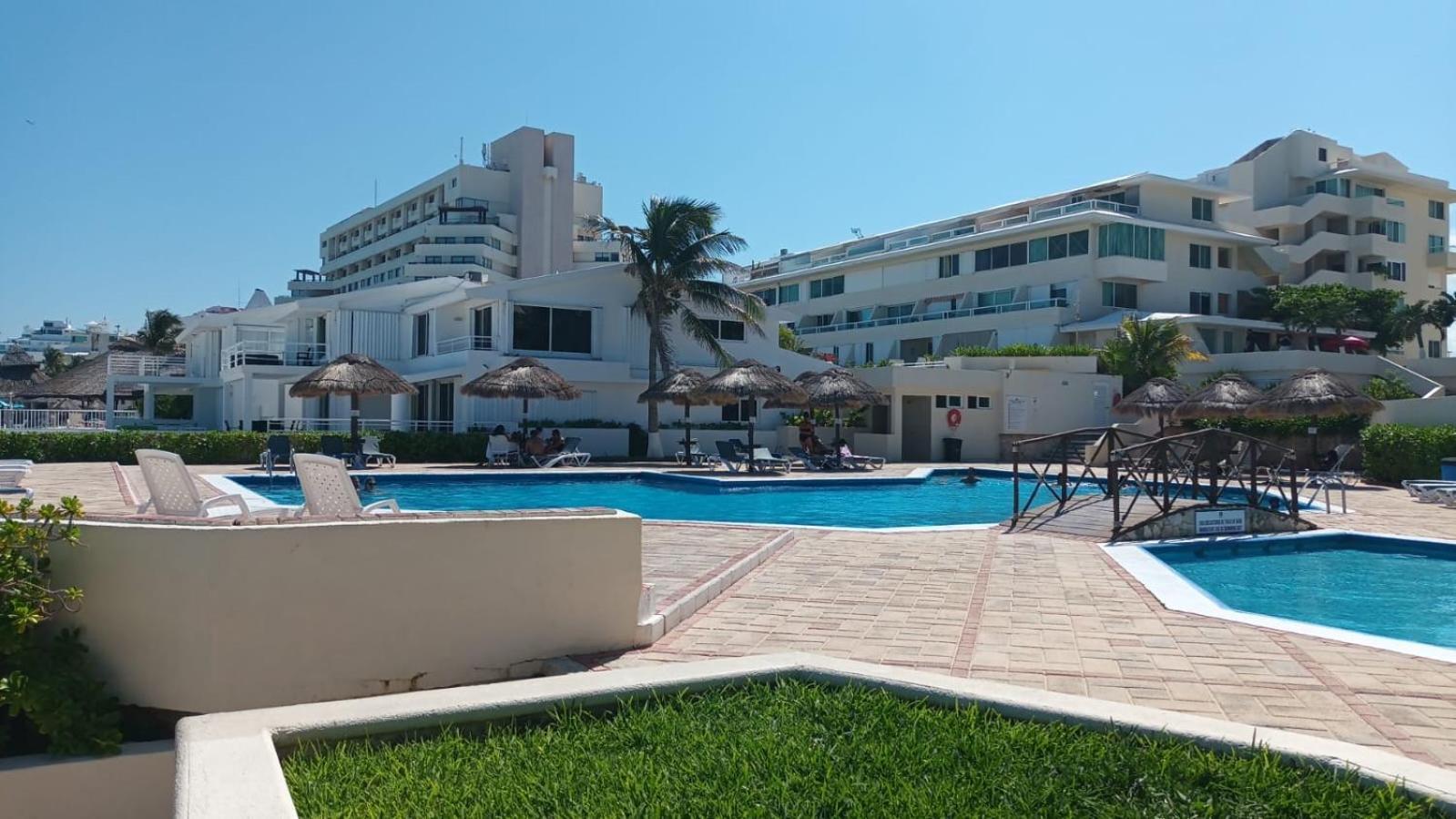 Brisas Beach & Ocean Front Vacation Apartments Cancun Zona Hotelera Exterior photo